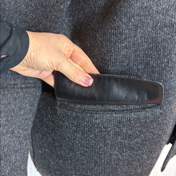 🖤 M0851 Wool Blend & Leather Coat – Made in Canada - Size Medium - Picture 5 of 12